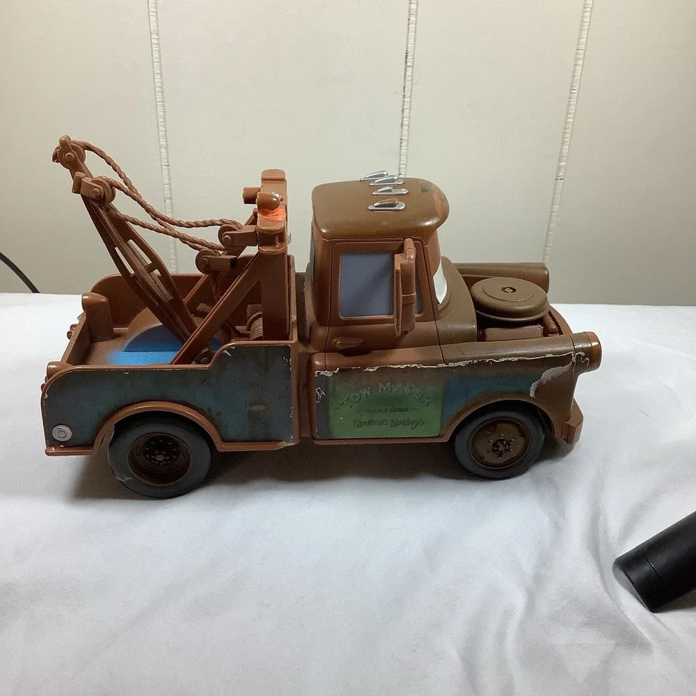 Disney Pixar Cars Mater Truck plastic‎ Brown Blue Rusty lights